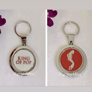 MJ "King of Pop" Keychain & "People Tribute" Magazine (NWOT)